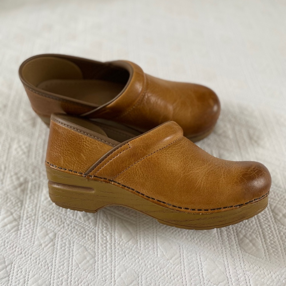 Dansko professional distressed honey